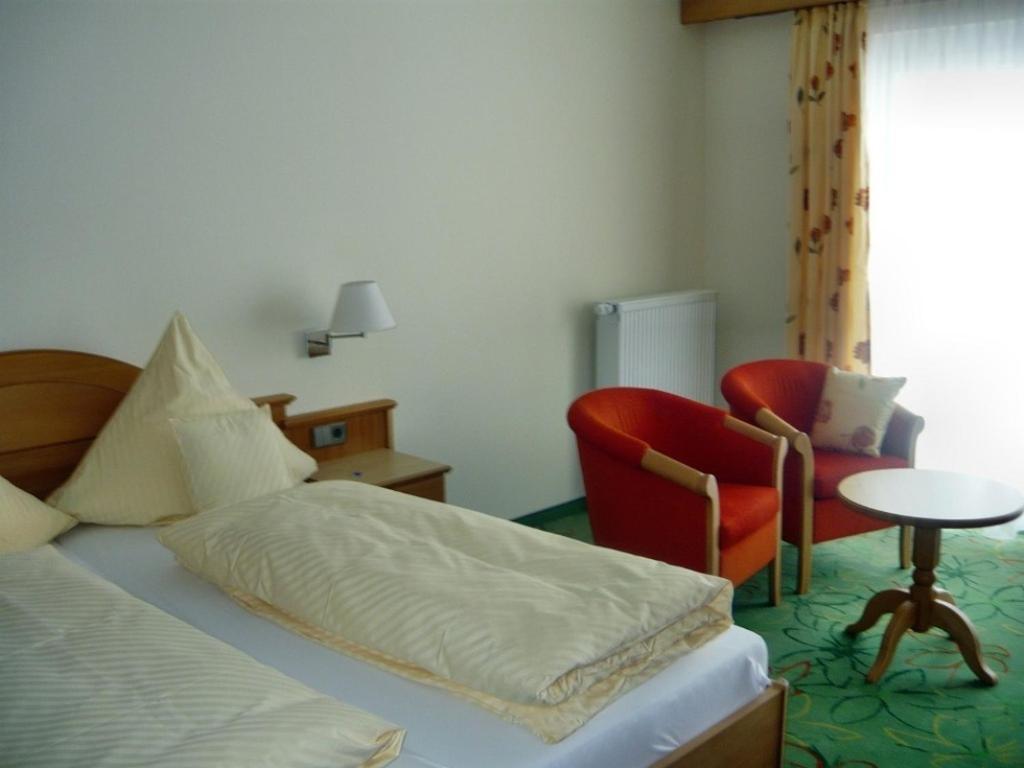 Landgasthof Loewen Neubulach Kamer foto